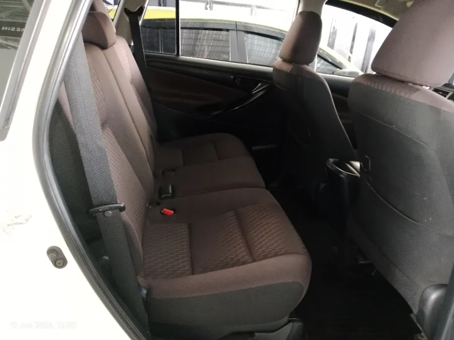 Foto Mobil Bekas Kabin Belakang Toyota Kijang Innova 2.4 G tahun 2021