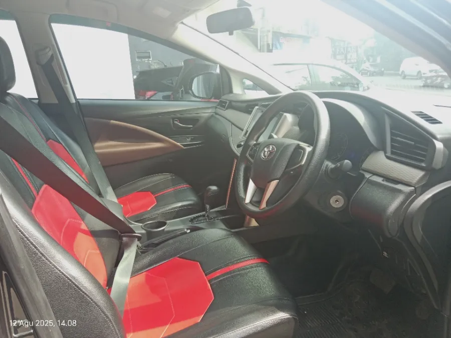 Foto Mobil Bekas Kabin Depan Toyota Kijang Innova 2.4 G tahun 2021