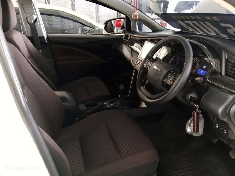 Foto Mobil Bekas Kabin Depan Toyota Kijang Innova 2.4 G tahun 2021