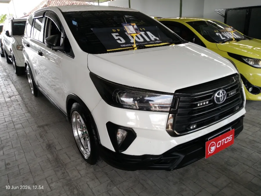 Foto Mobil Bekas Kanan Depan Toyota Kijang Innova 2.4 G tahun 2021