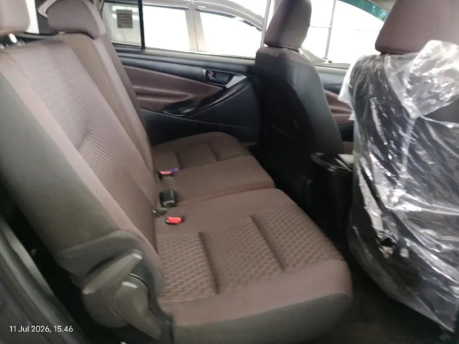 Foto Mobil Bekas Kabin Belakang Toyota Kijang Innova 2.4 G tahun 2022
