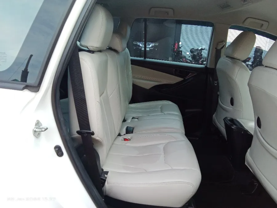 Foto Mobil Bekas Kabin Belakang Toyota Kijang Innova 2.4 G tahun 2022