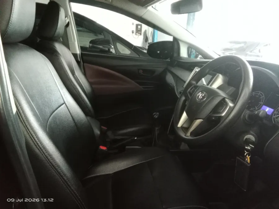 Foto Mobil Bekas Kabin Depan Toyota Kijang Innova 2.4 G tahun 2022