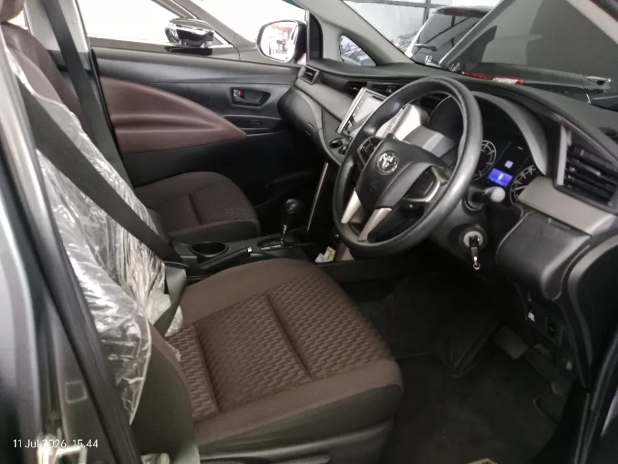 Foto Mobil Bekas Kabin Depan Toyota Kijang Innova 2.4 G tahun 2022