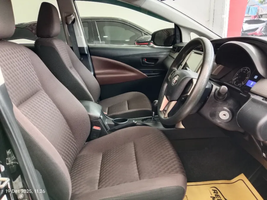 Foto Mobil Bekas Kabin Depan Toyota Kijang Innova 2.4 G tahun 2022