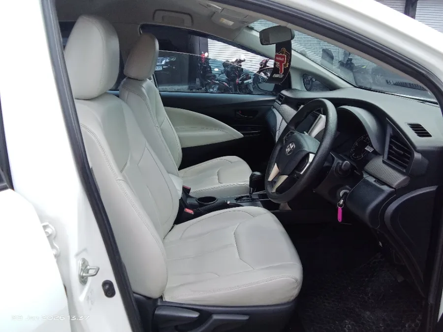 Foto Mobil Bekas Kabin Depan Toyota Kijang Innova 2.4 G tahun 2022