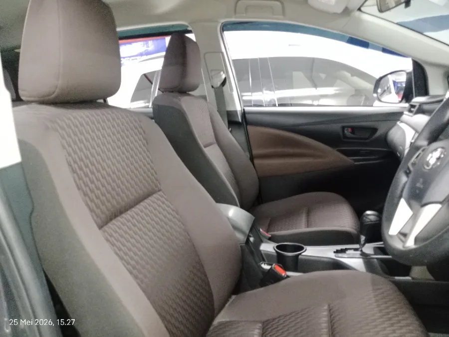 Foto Mobil Bekas Kabin Depan Toyota Kijang Innova 2.4 G tahun 2022