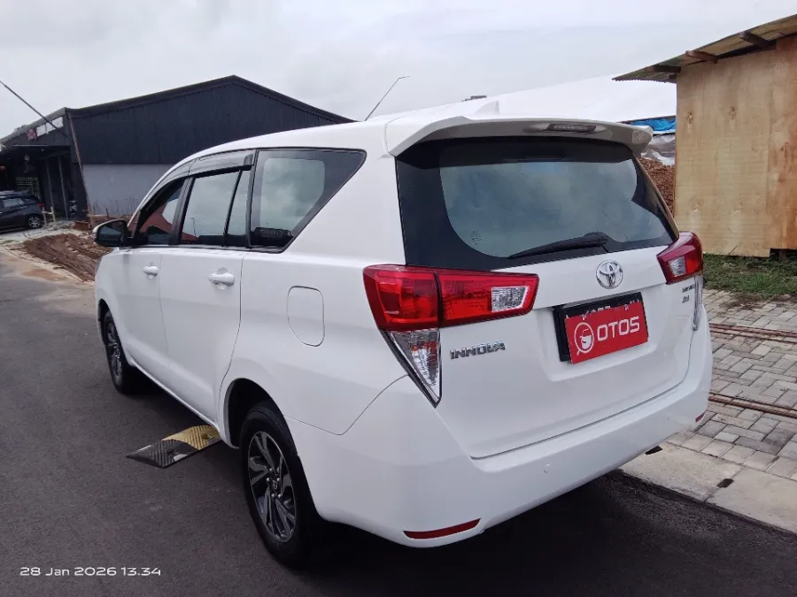 Foto Mobil Bekas Kiri Belakang Toyota Kijang Innova 2.4 G tahun 2022