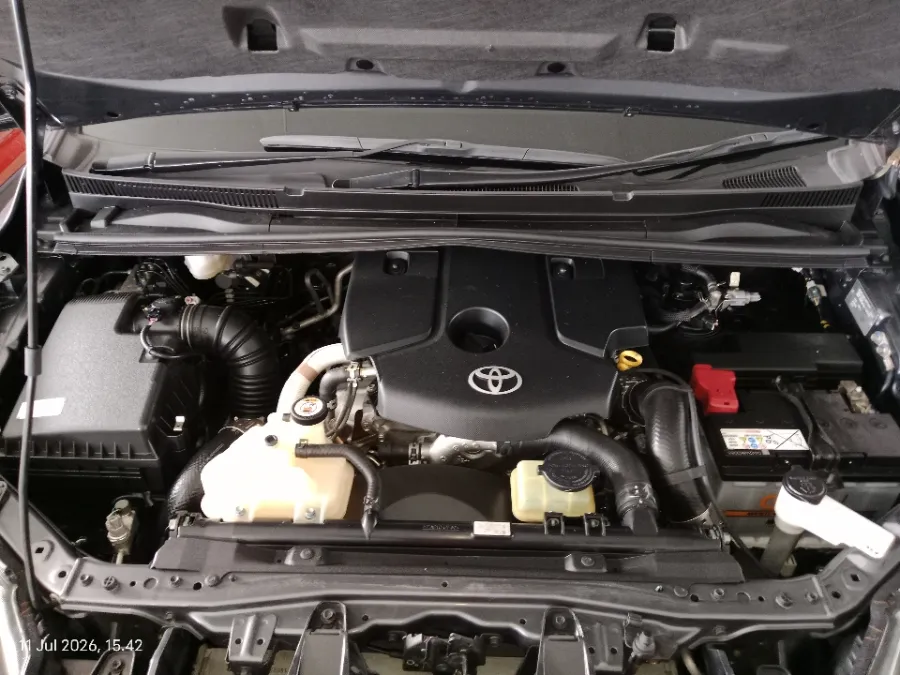 Foto Mobil Bekas Mesin Toyota Kijang Innova 2.4 G tahun 2022