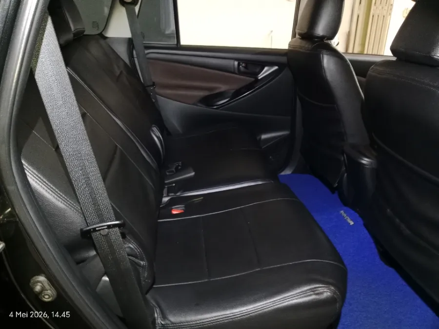Foto Mobil Bekas Kabin Belakang Toyota Kijang Innova 2.4 G tahun 2023