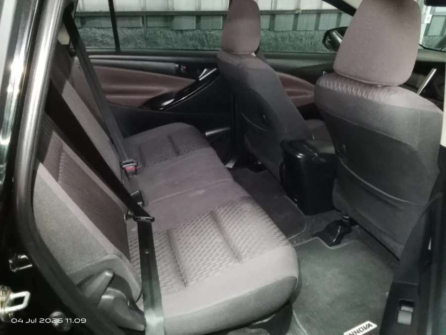 Foto Mobil Bekas Kabin Belakang Toyota Kijang Innova 2.4 G tahun 2023