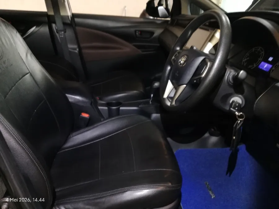 Foto Mobil Bekas Kabin Depan Toyota Kijang Innova 2.4 G tahun 2023