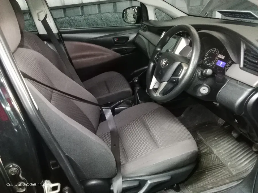 Foto Mobil Bekas Kabin Depan Toyota Kijang Innova 2.4 G tahun 2023