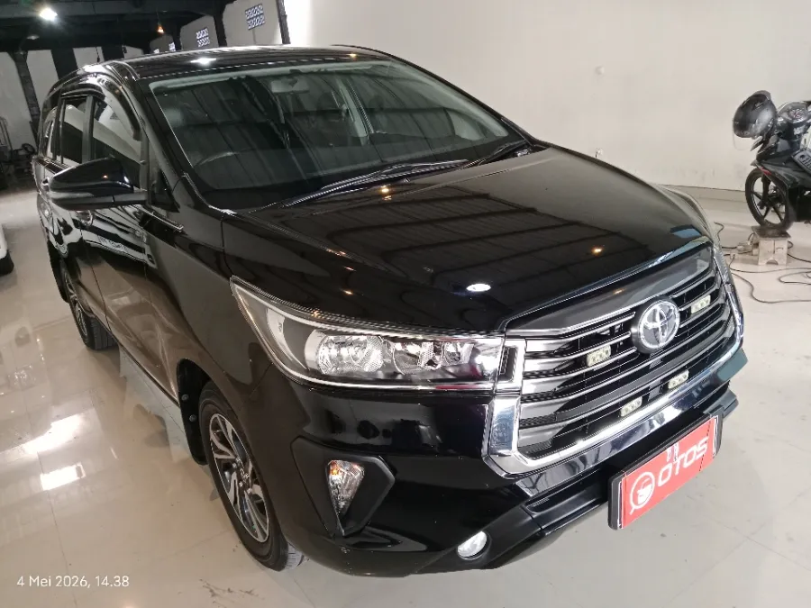 Foto Mobil Bekas Kanan Depan Toyota Kijang Innova 2.4 G tahun 2023