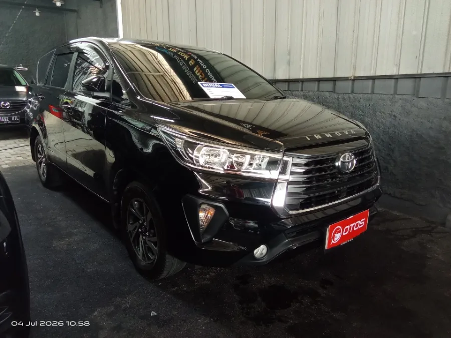 Foto Mobil Bekas Kanan Depan Toyota Kijang Innova 2.4 G tahun 2023