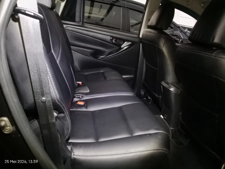 Foto Mobil Bekas Kabin Belakang Toyota Kijang Innova 2.4 G tahun 2025