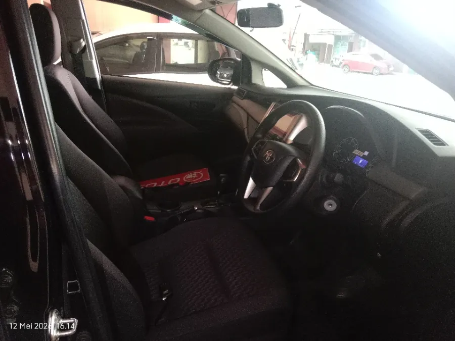 Foto Mobil Bekas Kabin Depan Toyota Kijang Innova 2.4 G tahun 2025