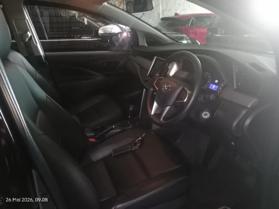 Foto Mobil Bekas Kabin Depan Toyota Kijang Innova 2.4 G tahun 2025