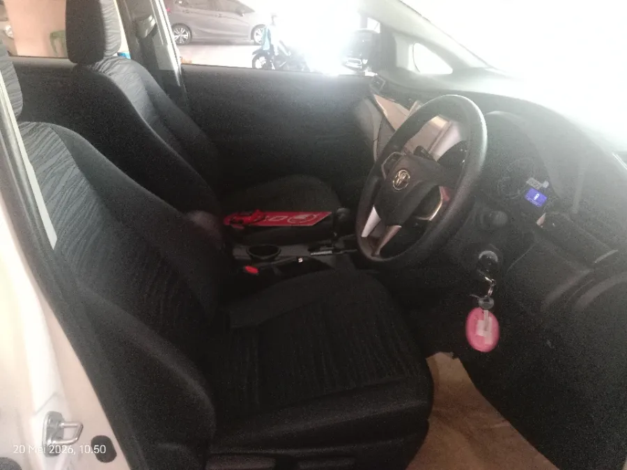Foto Mobil Bekas Kabin Depan Toyota Kijang Innova 2.4 G tahun 2025