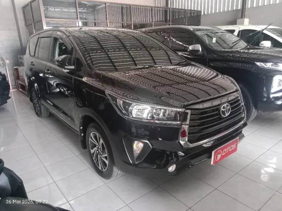 Foto Mobil Bekas Kanan Depan Toyota Kijang Innova 2.4 G tahun 2025