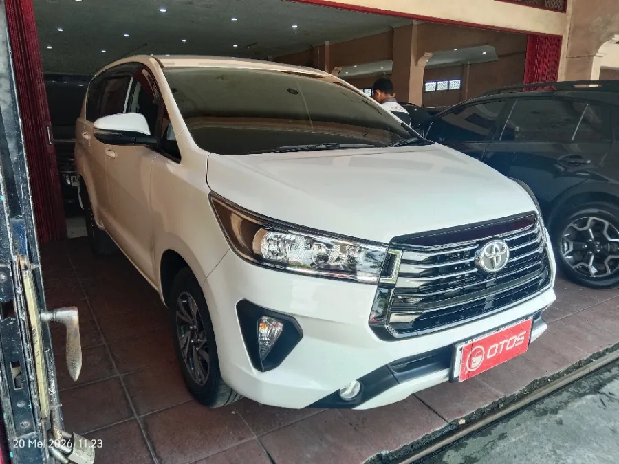 Foto Mobil Bekas Kanan Depan Toyota Kijang Innova 2.4 G tahun 2025
