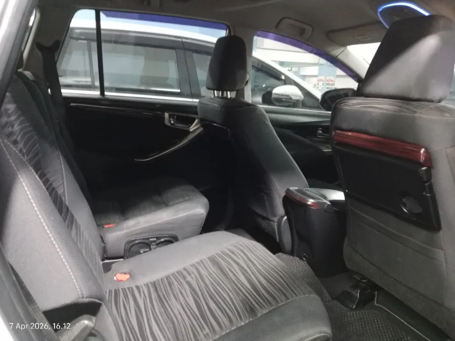 Foto Mobil Bekas Kabin Belakang Toyota Kijang Innova 2.4 Q tahun 2016