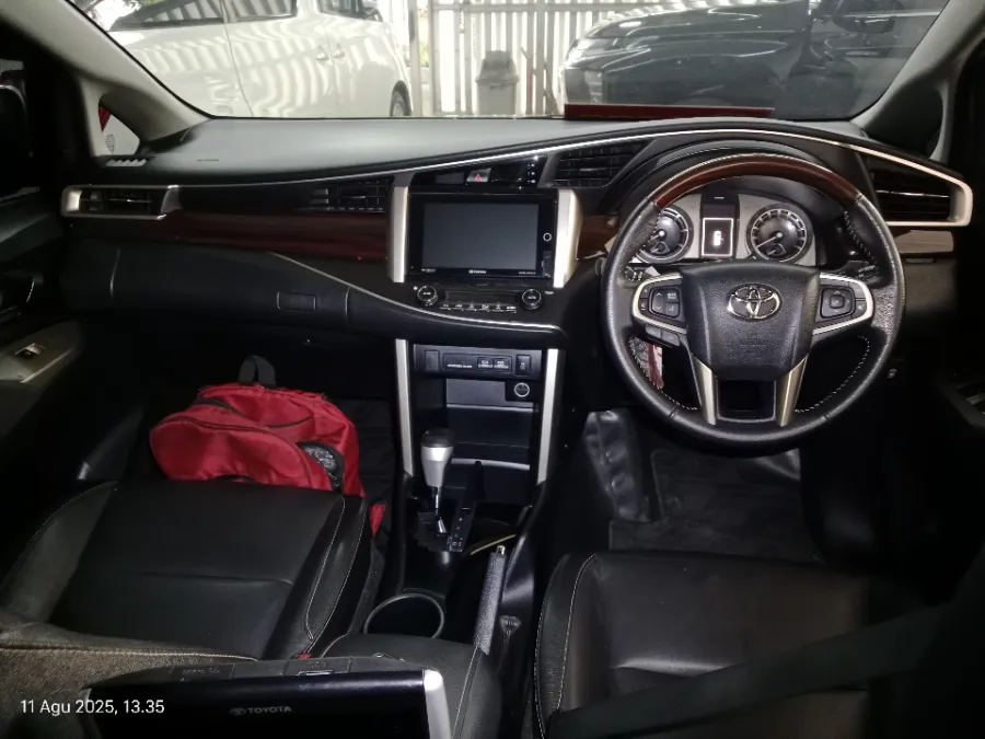 Foto Mobil Bekas Dashboard Toyota Kijang Innova 2.4 Q Venturer tahun 2017