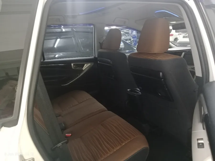 Foto Mobil Bekas Kabin Belakang Toyota Kijang Innova 2.4 V tahun 2016