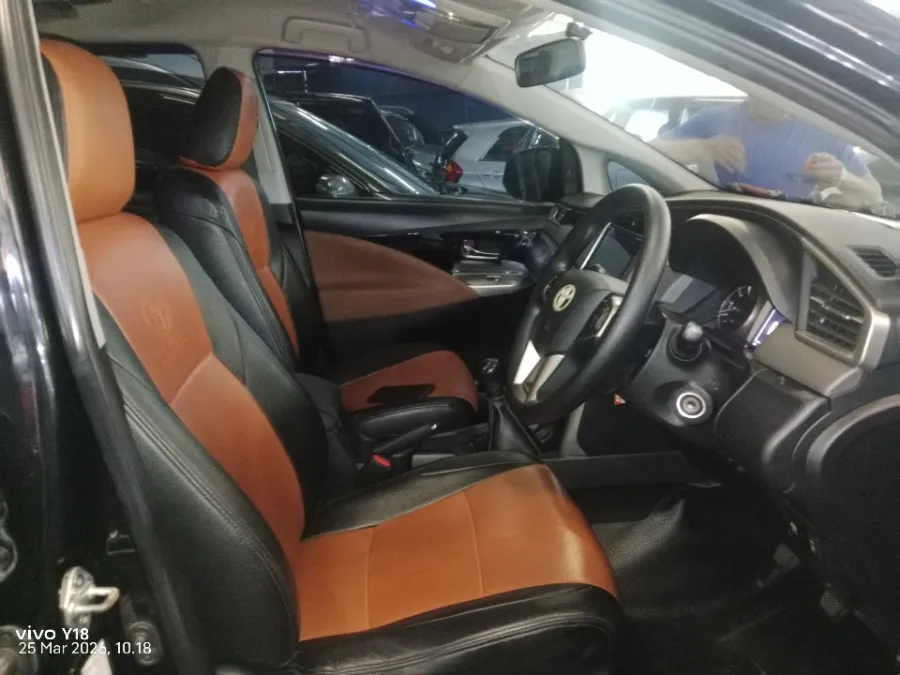 Foto Mobil Bekas Kabin Depan Toyota Kijang Innova 2.4 V tahun 2016