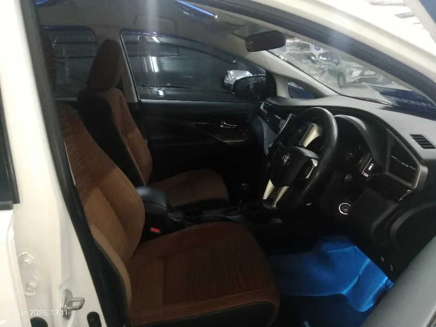 Foto Mobil Bekas Kabin Depan Toyota Kijang Innova 2.4 V tahun 2016