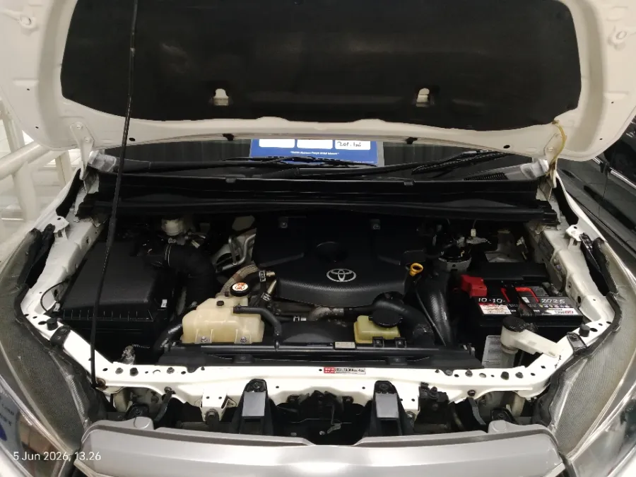 Foto Mobil Bekas Mesin Toyota Kijang Innova 2.4 V tahun 2016