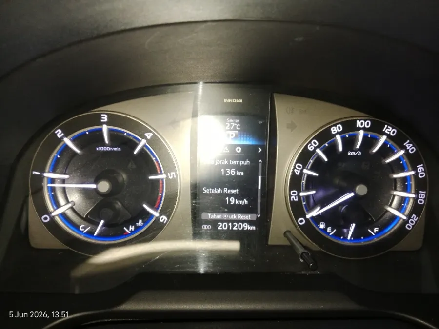 Foto Mobil Bekas Odometer Toyota Kijang Innova 2.4 V tahun 2016