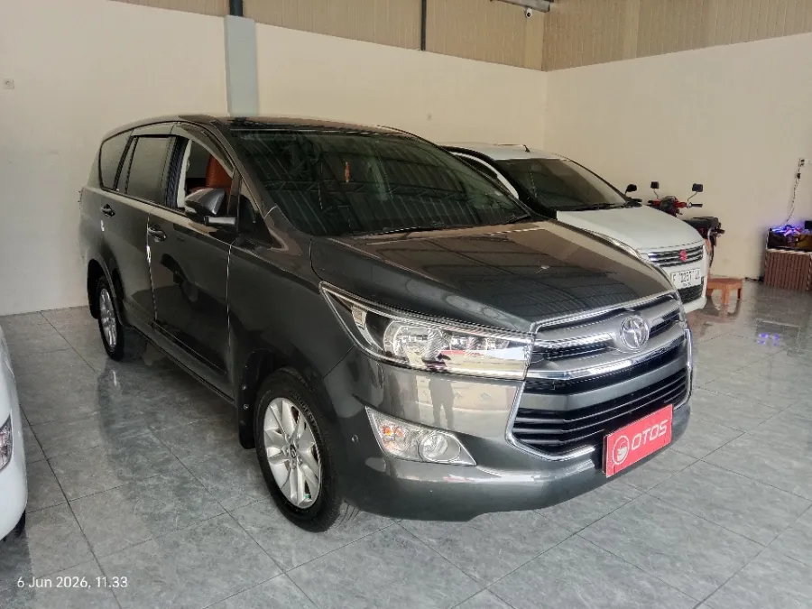 Foto Mobil Bekas Kanan Depan Toyota Kijang Innova 2.4 V tahun 2017
