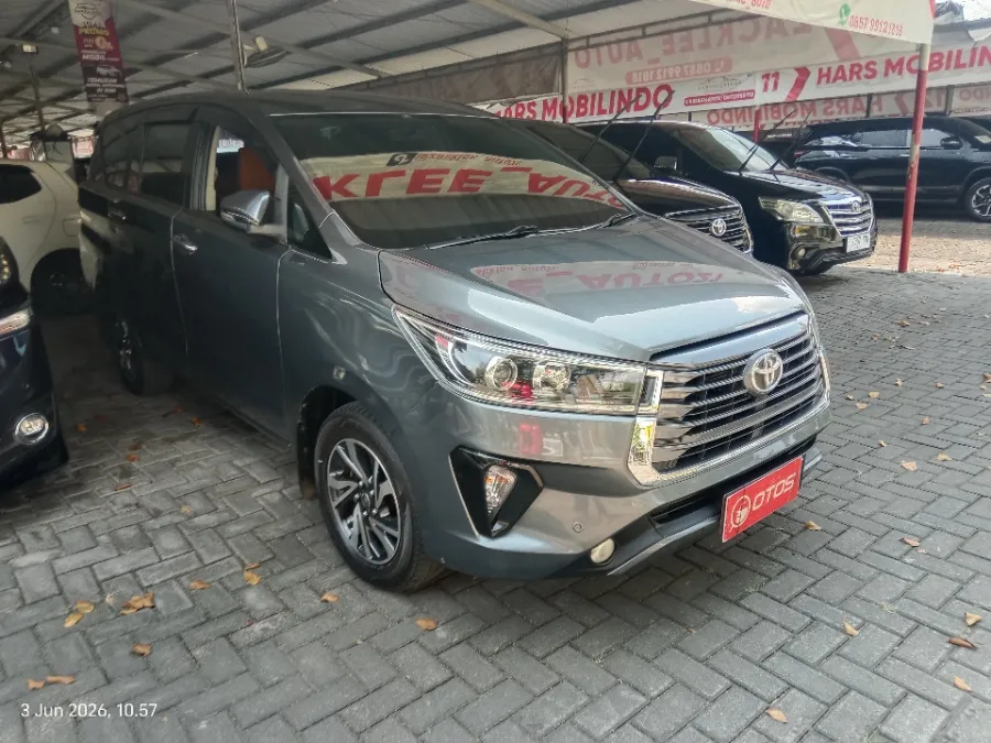 Foto Mobil Bekas Kanan Depan Toyota Kijang Innova 2.4 V tahun 2017