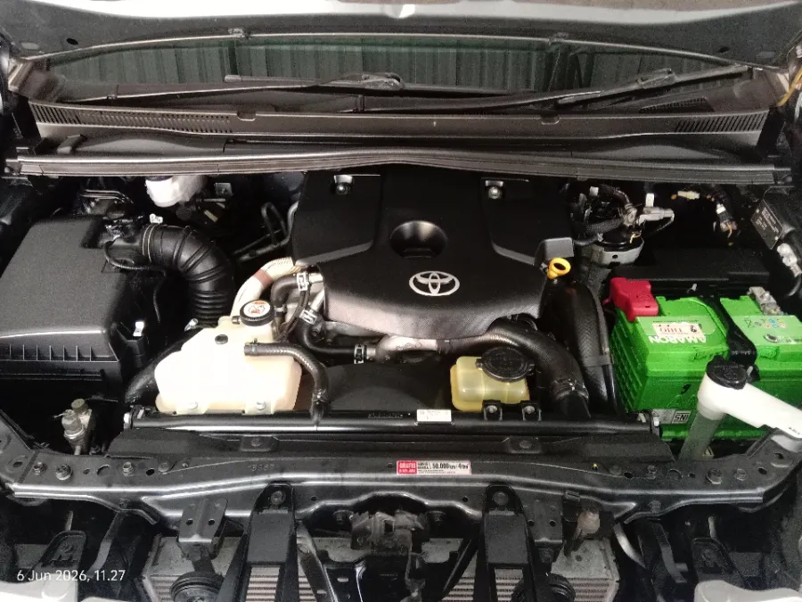 Foto Mobil Bekas Mesin Toyota Kijang Innova 2.4 V tahun 2017