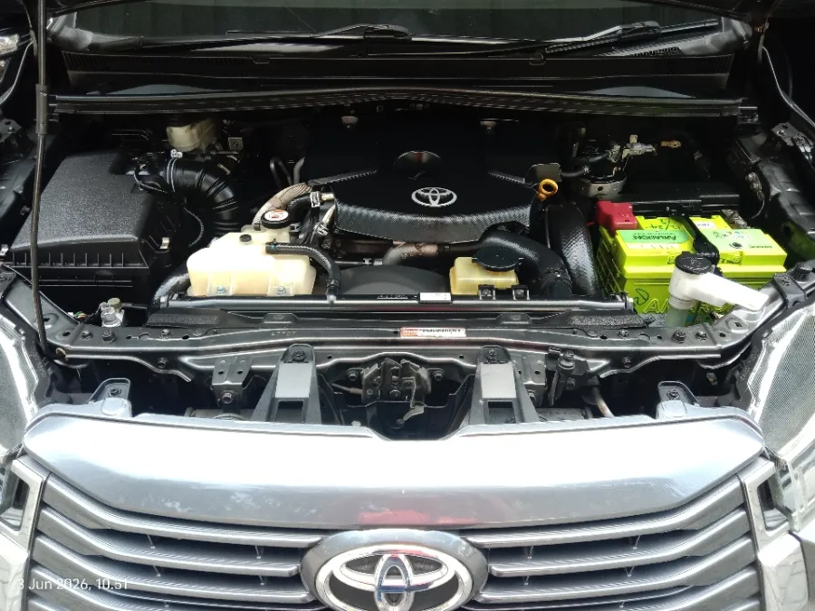 Foto Mobil Bekas Mesin Toyota Kijang Innova 2.4 V tahun 2017