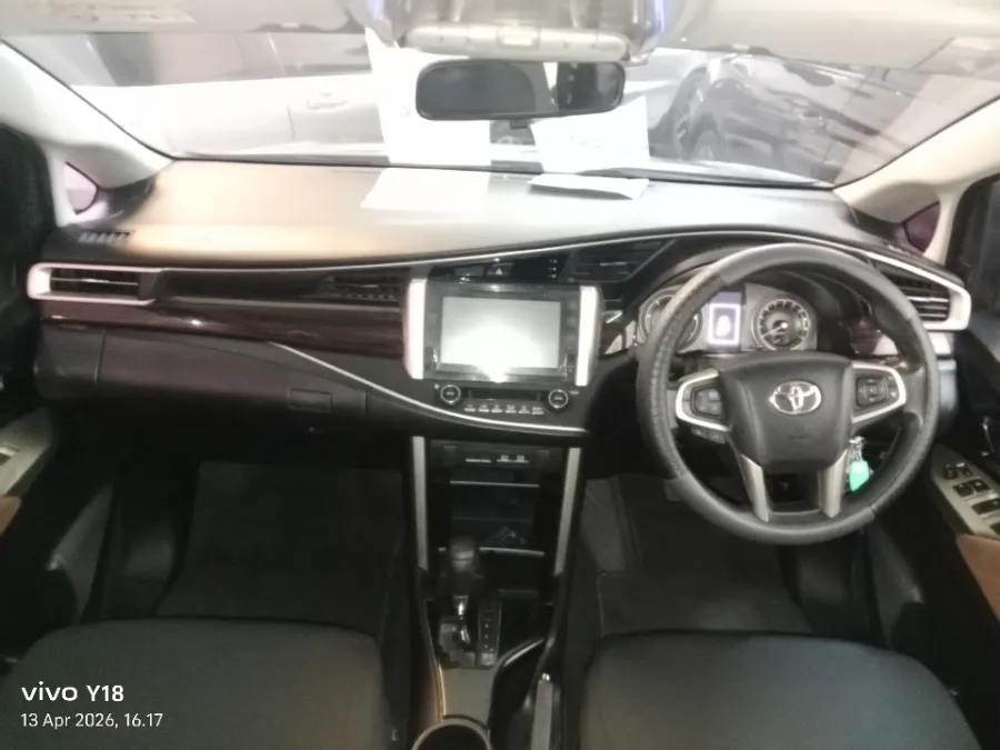 Foto Mobil Bekas Dashboard Toyota Kijang Innova 2.4 V tahun 2018