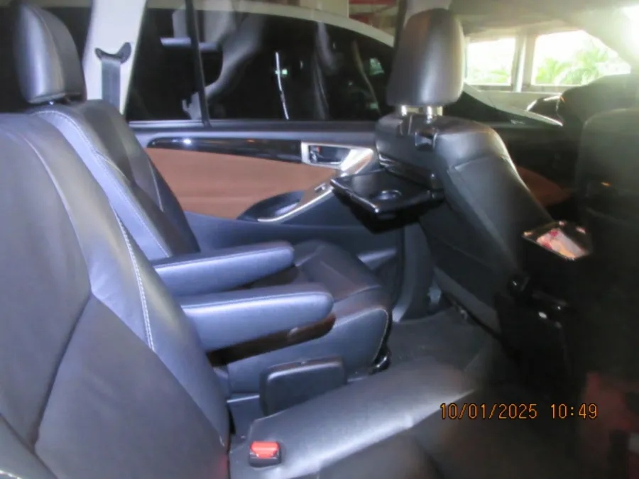 Foto Mobil Bekas Kabin Belakang Toyota Kijang Innova 2.4 V tahun 2018