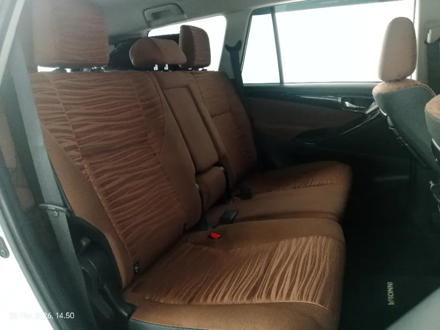Foto Mobil Bekas Kabin Belakang Toyota Kijang Innova 2.4 V tahun 2018