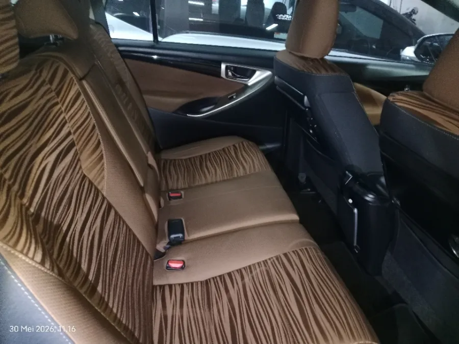 Foto Mobil Bekas Kabin Belakang Toyota Kijang Innova 2.4 V tahun 2018