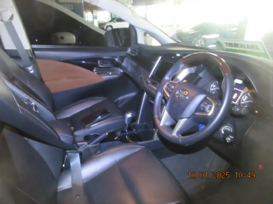 Foto Mobil Bekas Kabin Depan Toyota Kijang Innova 2.4 V tahun 2018