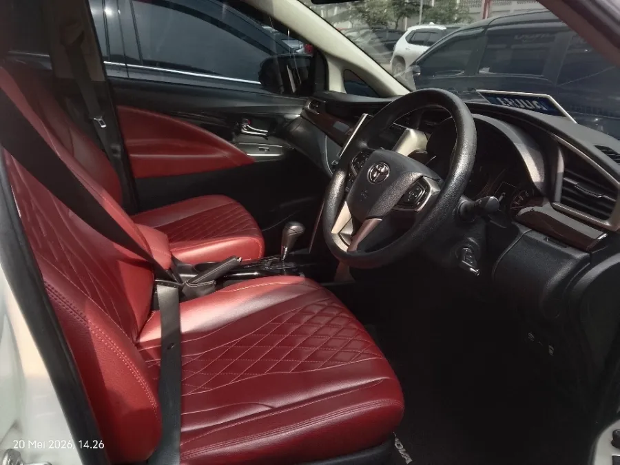 Foto Mobil Bekas Kabin Depan Toyota Kijang Innova 2.4 V tahun 2018