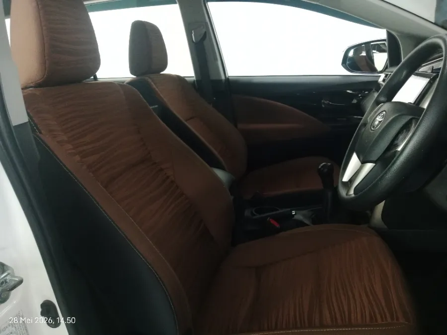 Foto Mobil Bekas Kabin Depan Toyota Kijang Innova 2.4 V tahun 2018