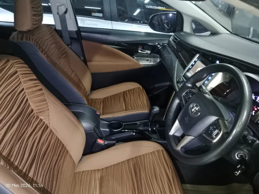 Foto Mobil Bekas Kabin Depan Toyota Kijang Innova 2.4 V tahun 2018