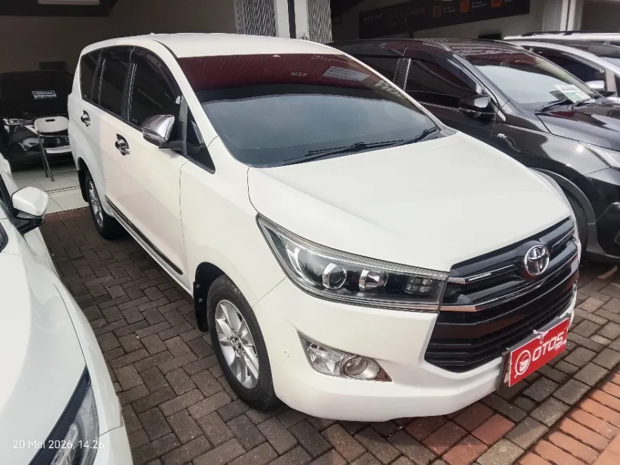 Foto Mobil Bekas Kanan Depan Toyota Kijang Innova 2.4 V tahun 2018