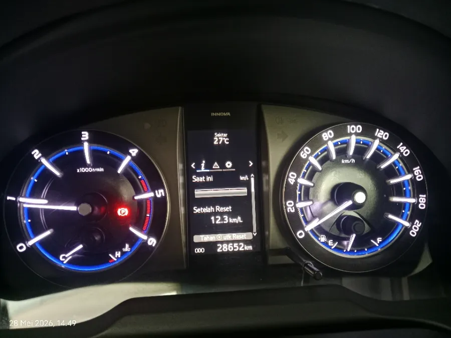 Foto Mobil Bekas Odometer Toyota Kijang Innova 2.4 V tahun 2018