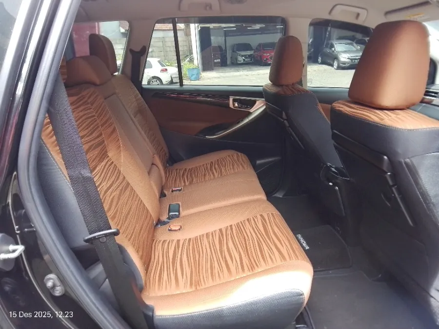 Foto Mobil Bekas Kabin Belakang Toyota Kijang Innova 2.4 V tahun 2019