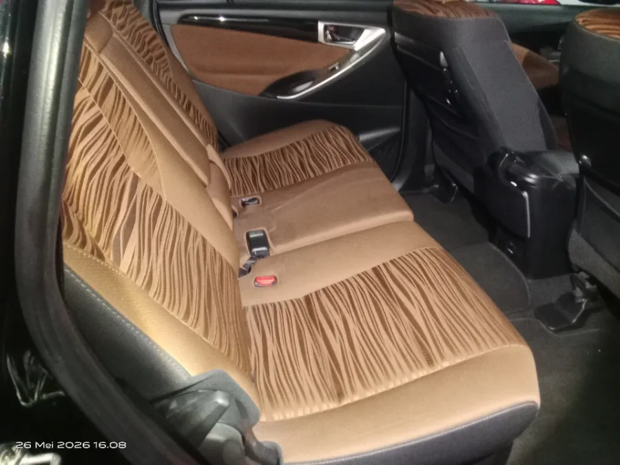 Foto Mobil Bekas Kabin Belakang Toyota Kijang Innova 2.4 V tahun 2019