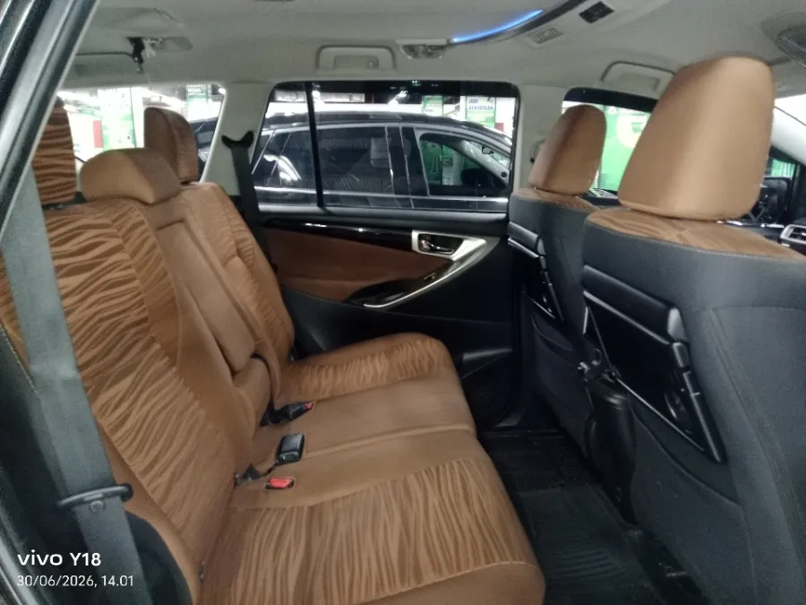 Foto Mobil Bekas Kabin Belakang Toyota Kijang Innova 2.4 V tahun 2019