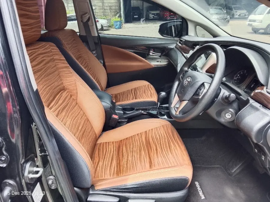 Foto Mobil Bekas Kabin Depan Toyota Kijang Innova 2.4 V tahun 2019
